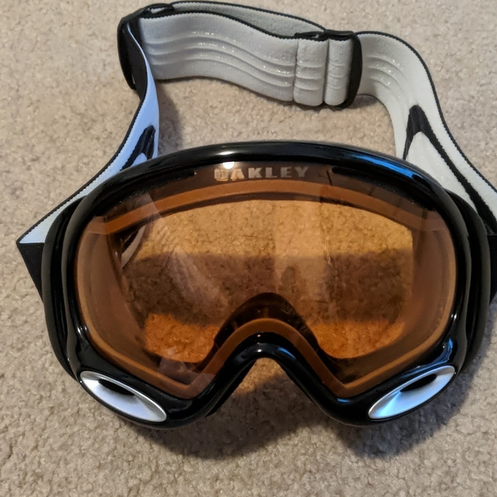 Unisex Oakley goggles ski snowboard